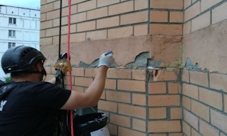 Обследование фасада здания в Астрахани в октябре